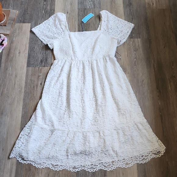 DRAPER JAMES Elegant White Lace Dress DRAPER JAMES Elegant White Lace Dress